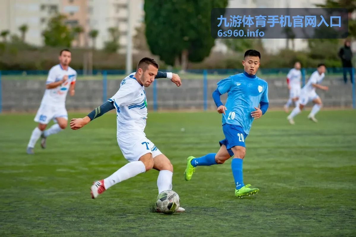 九游体育手机官网入口下载页面的手机操作示意